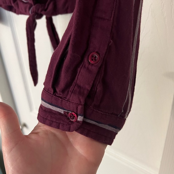 Maroon long-sleeved wrap blouse, with tie bottom at hip - Picture 4 of 5